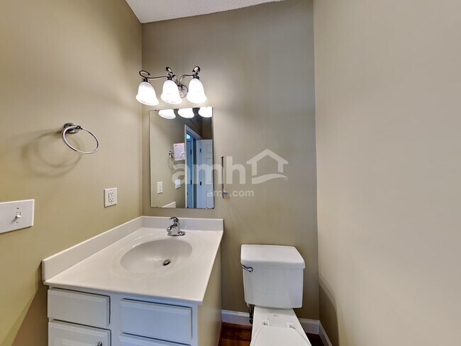 Building Photo - 1105 Stonewater Dr