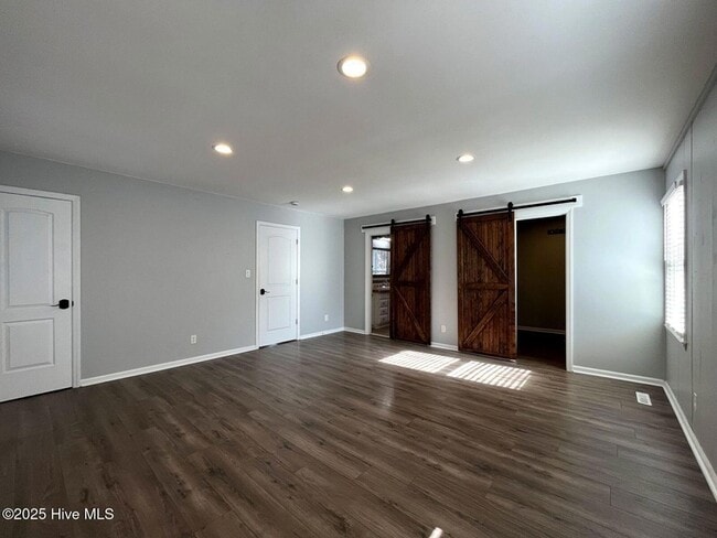 Building Photo - 105 Scuppernong Ct