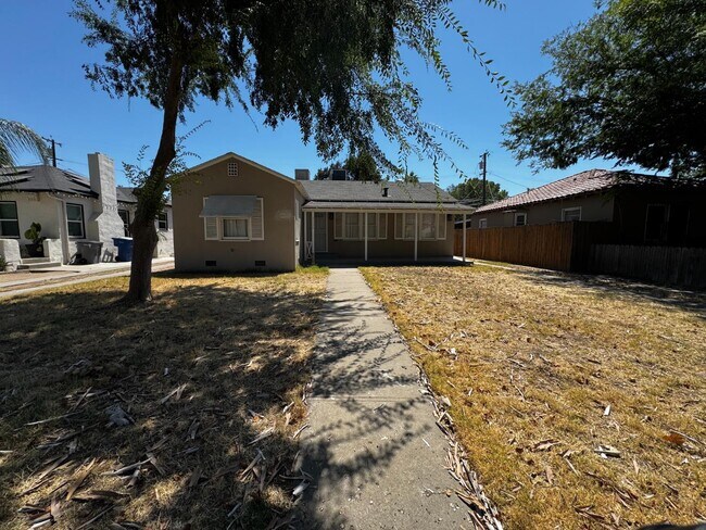 Building Photo - 1106 N Fruit Ave