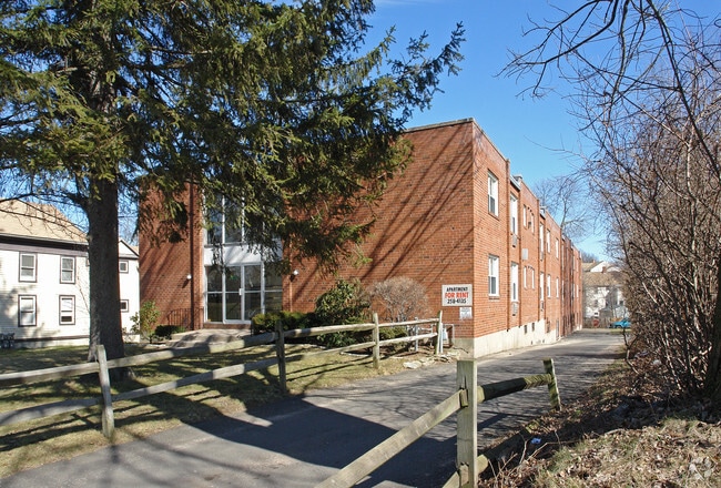Building Photo - Berwyn Apartments