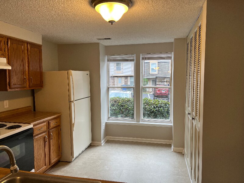 Building Photo - 4336 Halliwell Dr