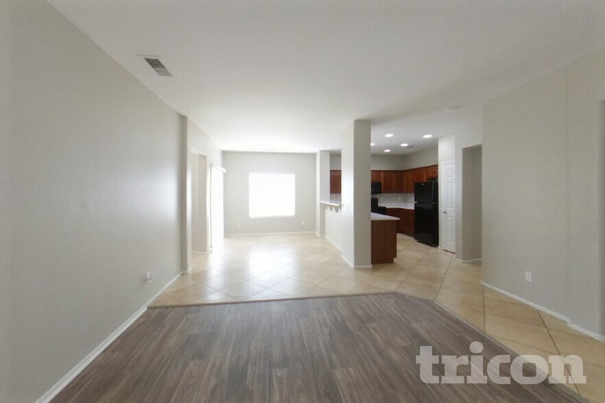 Building Photo - 44570 W Mescal Dr