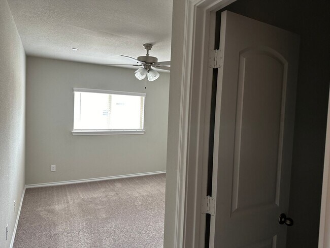 Building Photo - 3537 Brentwood Dr