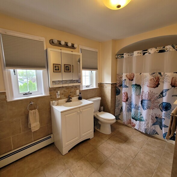 Large Bathroom - 1235 Gardners Neck Rd