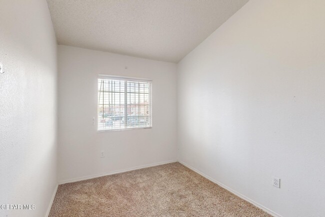 Building Photo - 3519 Oasis Dr