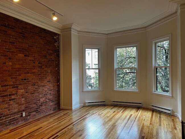 Building Photo - 329 Beacon St