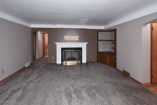 Building Photo - 21775 Hillsdale Ave