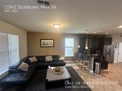 Building Photo - 11842 Silverlake Park Dr
