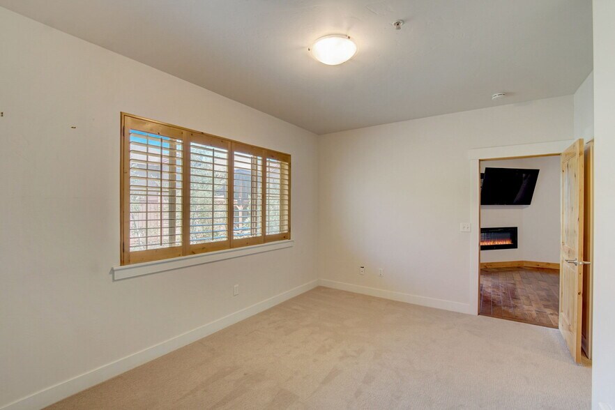 Building Photo - 5519 Lillehammer Ln