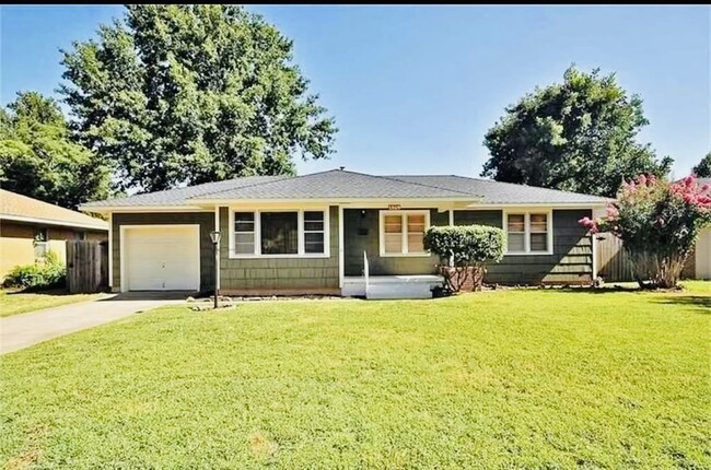 Primary Photo - 1505 Huntington Way
