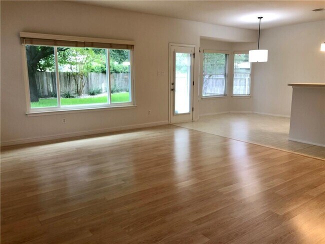 Building Photo - 1515 Lochaline Loop