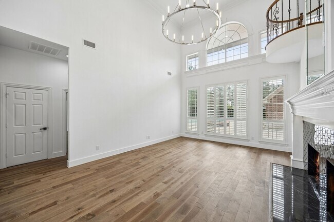 Building Photo - 3301 Queensbury Way W