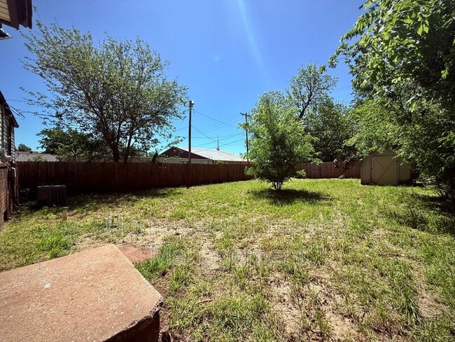 Building Photo - 1724 E Park Pl