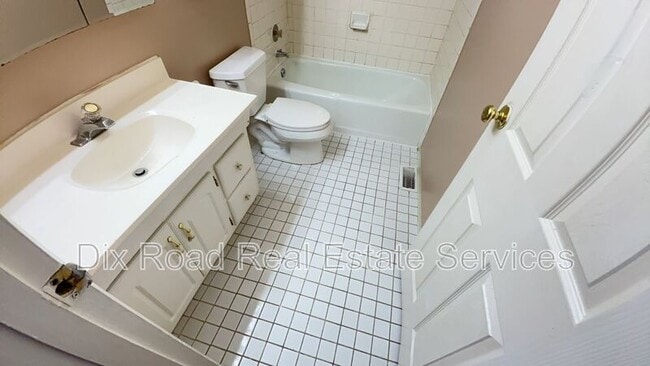 Building Photo - 1415 Villa Ct