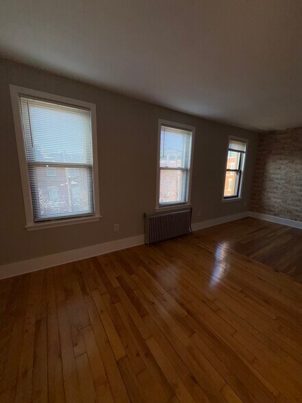 Building Photo - 39 Beacon St