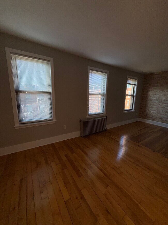 Building Photo - 39 Beacon St