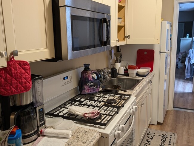 Kitchen - 123 Walnut St
