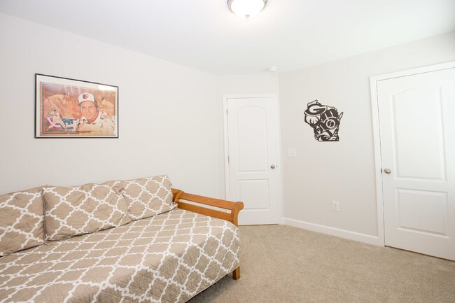 Building Photo - "Spacious 4 Bed, 2.5 Bath Rental in Vass, ...