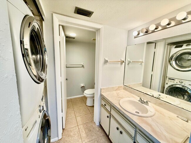 Building Photo - 1673 SE Green Acres Cir