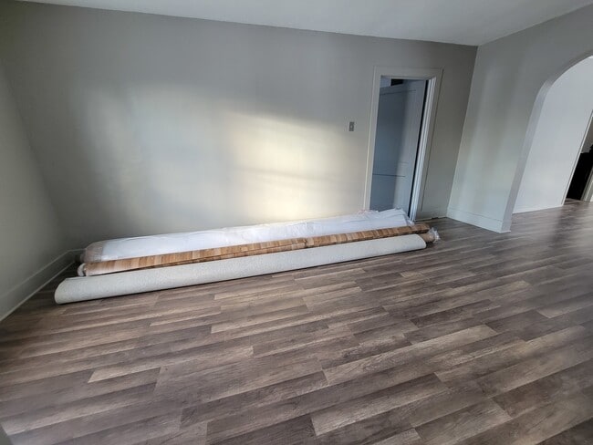 Building Photo - 802 Deleon St