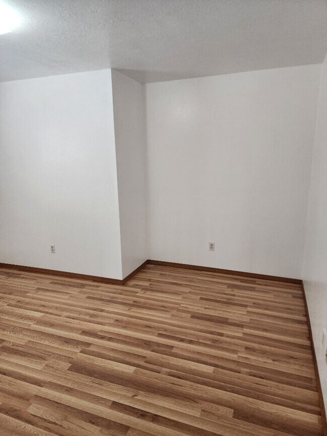 Building Photo - Newly remodeled 3 bedroom home!