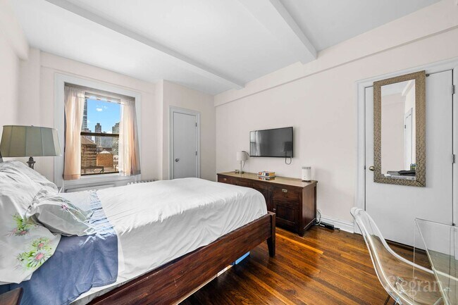 Building Photo - 116 W 72nd St