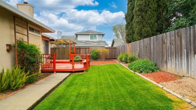 Building Photo - Super Cute with Lots to Offer!
