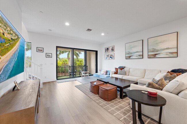 Building Photo - 12514 Gross Pointe Dr