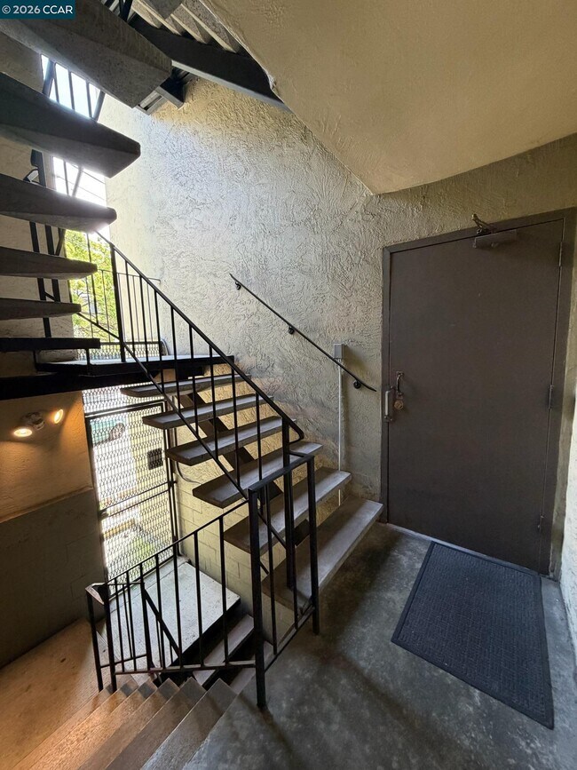 Building Photo - 401 Monte Vista Ave