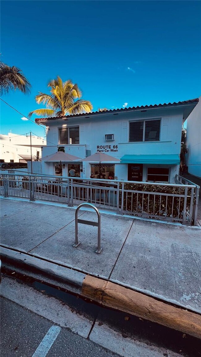 Building Photo - 1845 Bay Rd