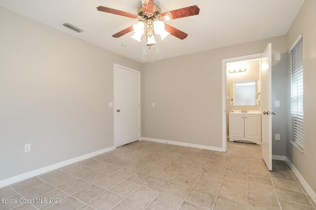Building Photo - 5221 Carrick Rd