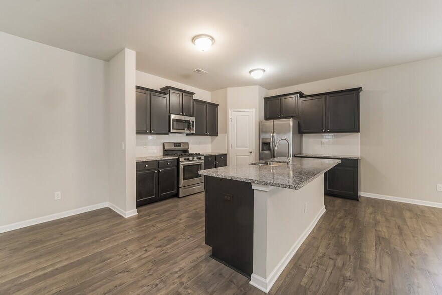 Building Photo - 3018 Hubbard Rd