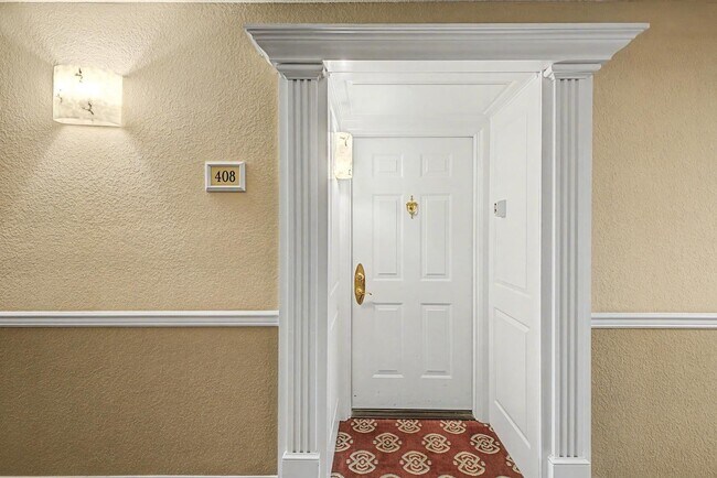 Building Photo - 4200 N Miller Rd