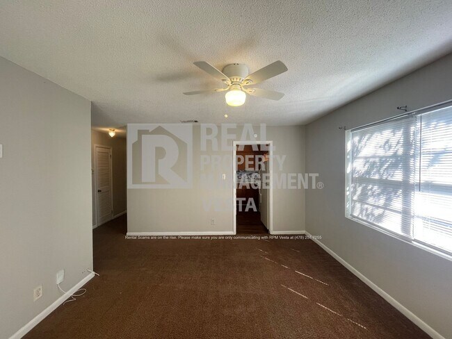 Building Photo - Three Bedroom House in South Macon
