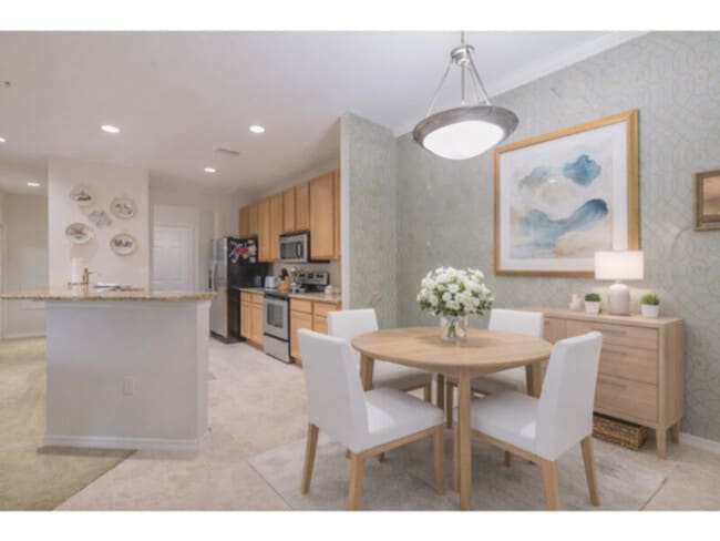 Building Photo - 5988 Summerhill - 2 beds unit with elevator access