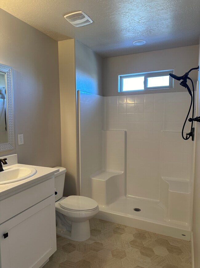 Building Photo - 3083 W 1750 S