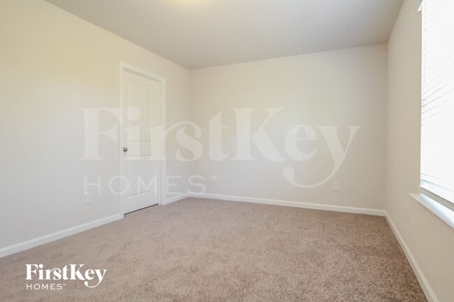 Building Photo - 530 Hillpark Ln