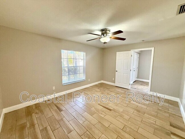 Building Photo - 7048 Hollowell Dr