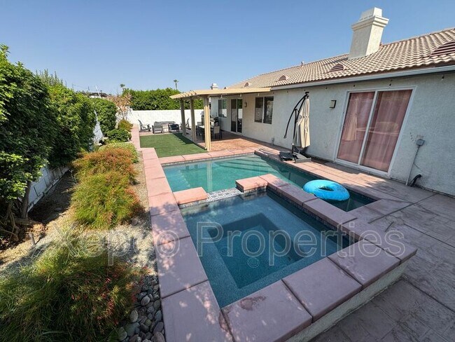 Building Photo - 80746 Diamondback Trail
