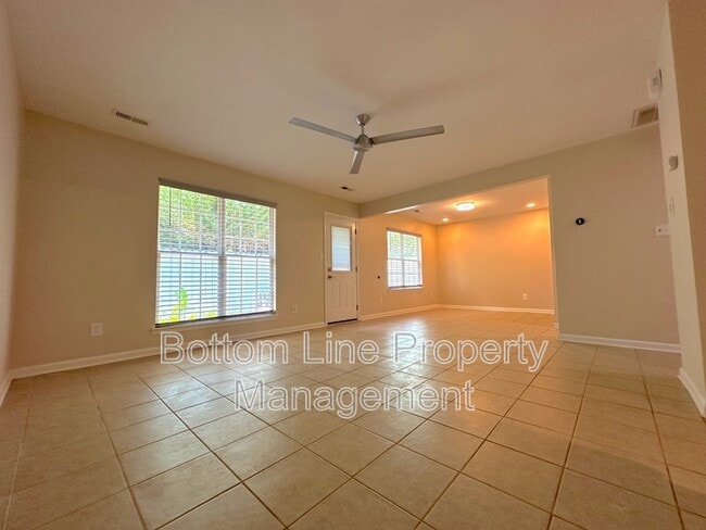 Building Photo - 3227 Lake Dr