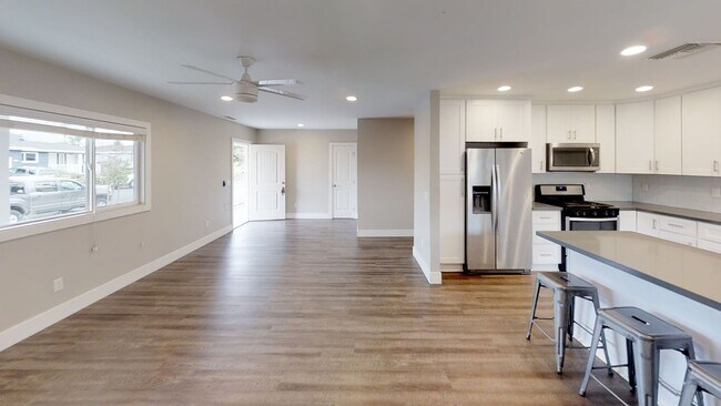 Building Photo - 5578 Mary Ln Dr