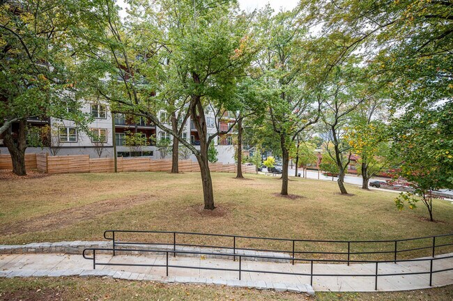 Building Photo - 542 Boulevard NE