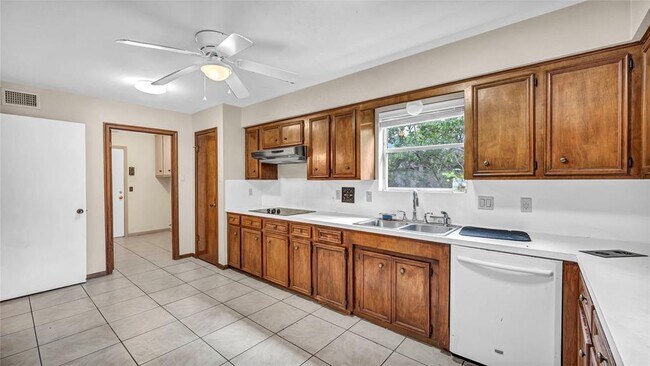 Building Photo - 10919 Paulwood Dr