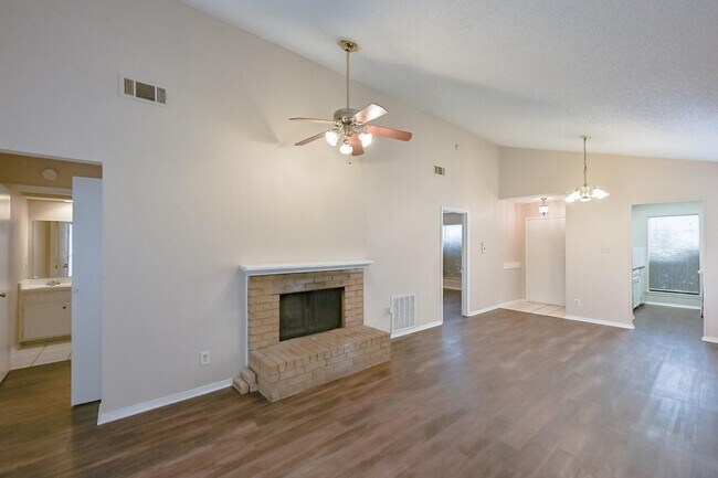 Building Photo - 2704 St George Pl
