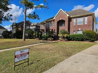 Building Photo - Executive Living in the Heart of Sugar Land