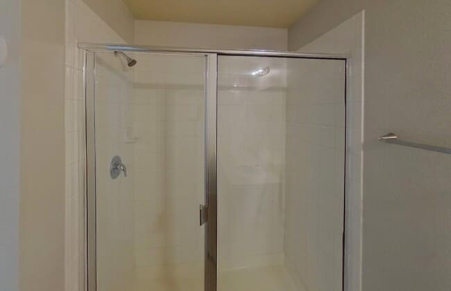 Building Photo - Move in ready