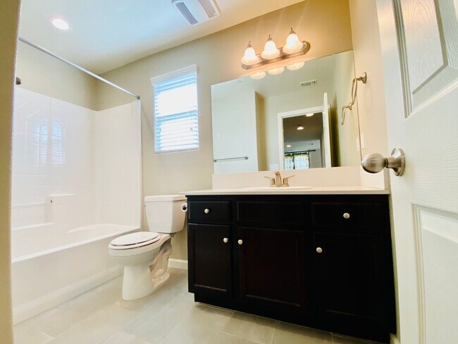 Building Photo - $2,395 Ashlan & Leonard, Beautiful 3 Bedroom - Buckingham Ave, Clovis