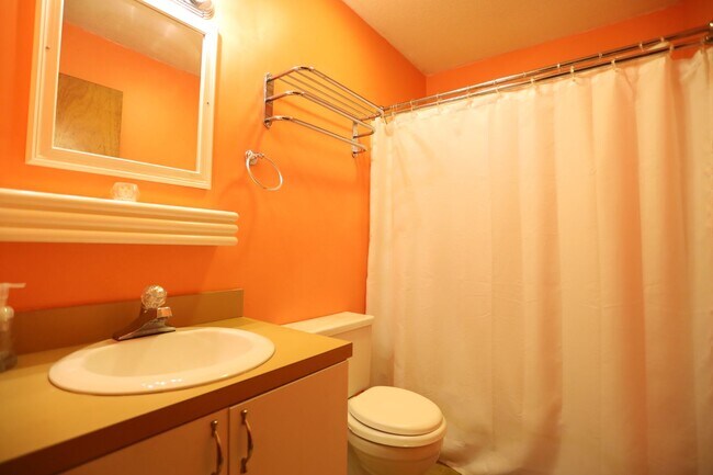 Building Photo - Seasonal 6 Month Lease Available! Charming 2-bedroom, 2-bathroom townhouse at Winterbrook Village