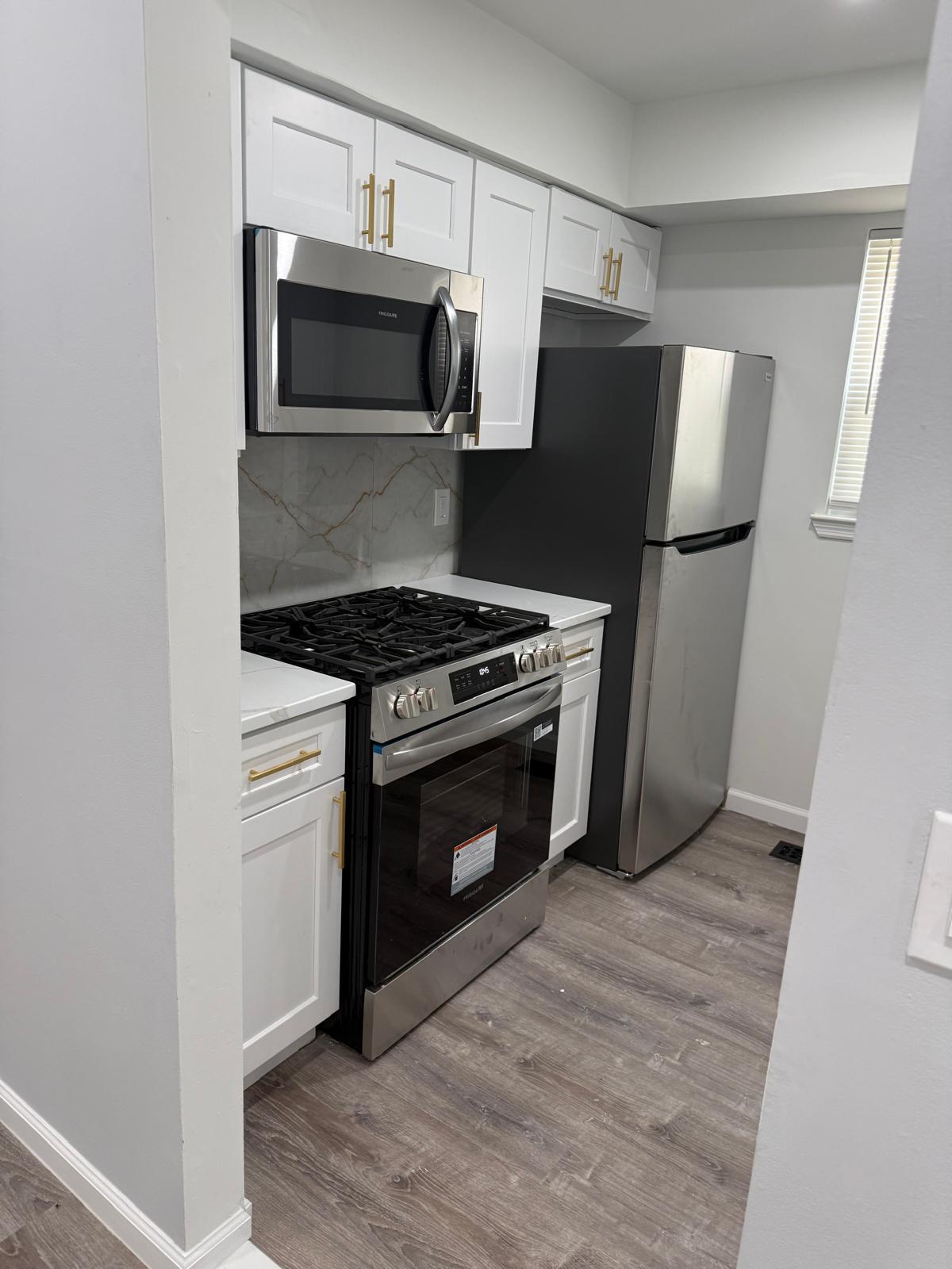 Stainless Steel Appliances - 285 Rose St