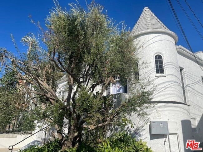 Building Photo - 642 1/2 Maltman Ave